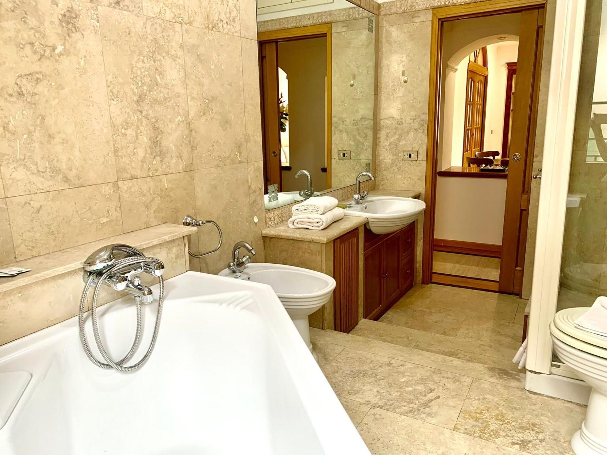 רומא Colosseo Prestige Apartment מראה חיצוני תמונה